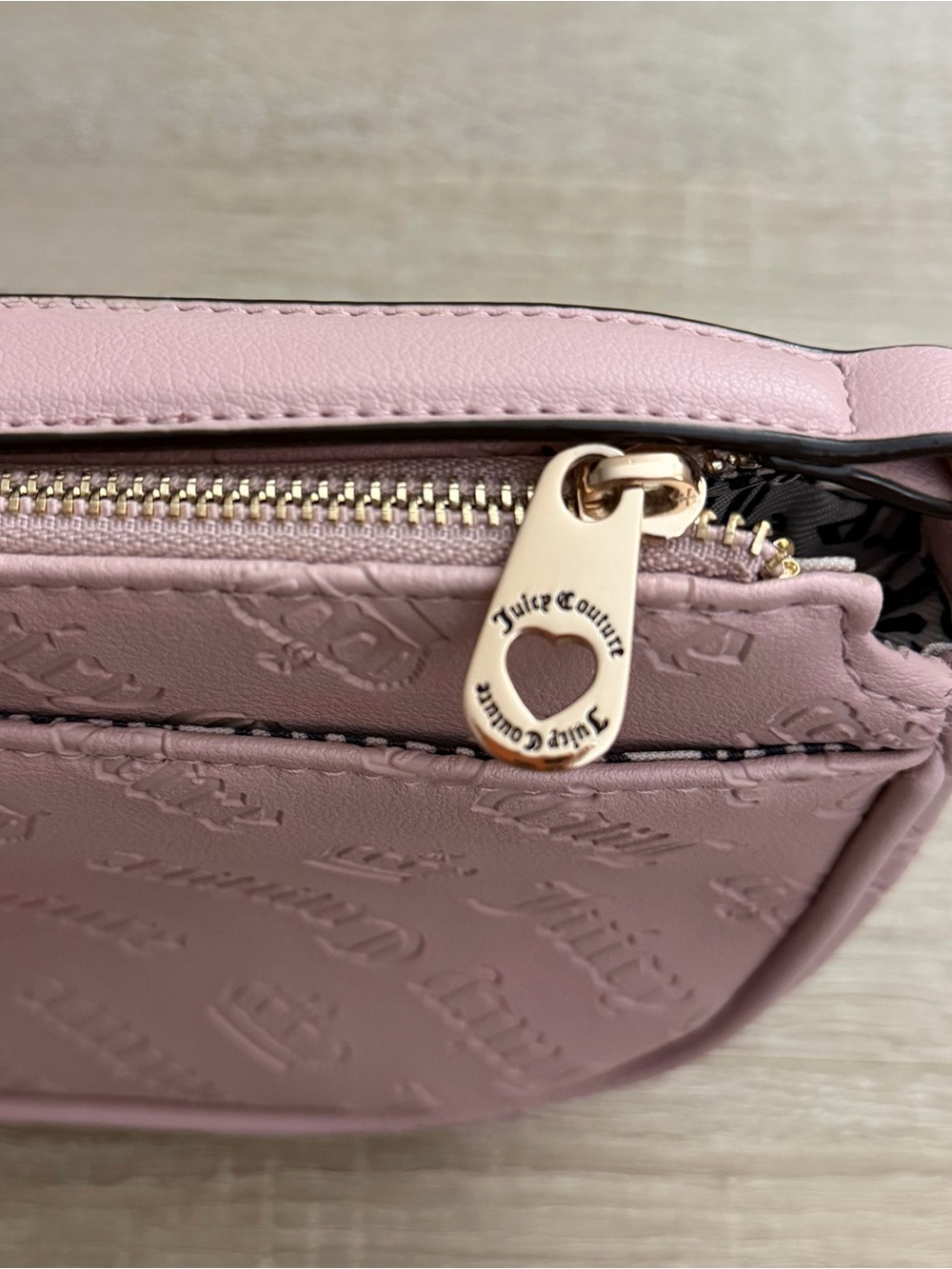 Pink Embossed Chain Charm Women’s Crossbody Bag - Picture 4 of 7